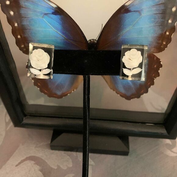 Beautiful Reverse Carved Snow White Rose in clear Lucite, Vintage - Picture 2 of 5